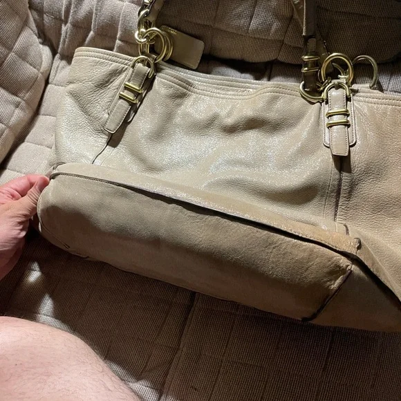 ✨ The Coach Kristin Tote: Effortless Style & Spacious Function - Picture 7 of 14